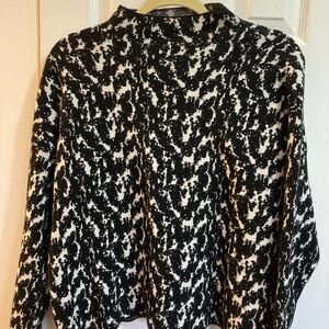 Chic Black and White Patterned Sweater
